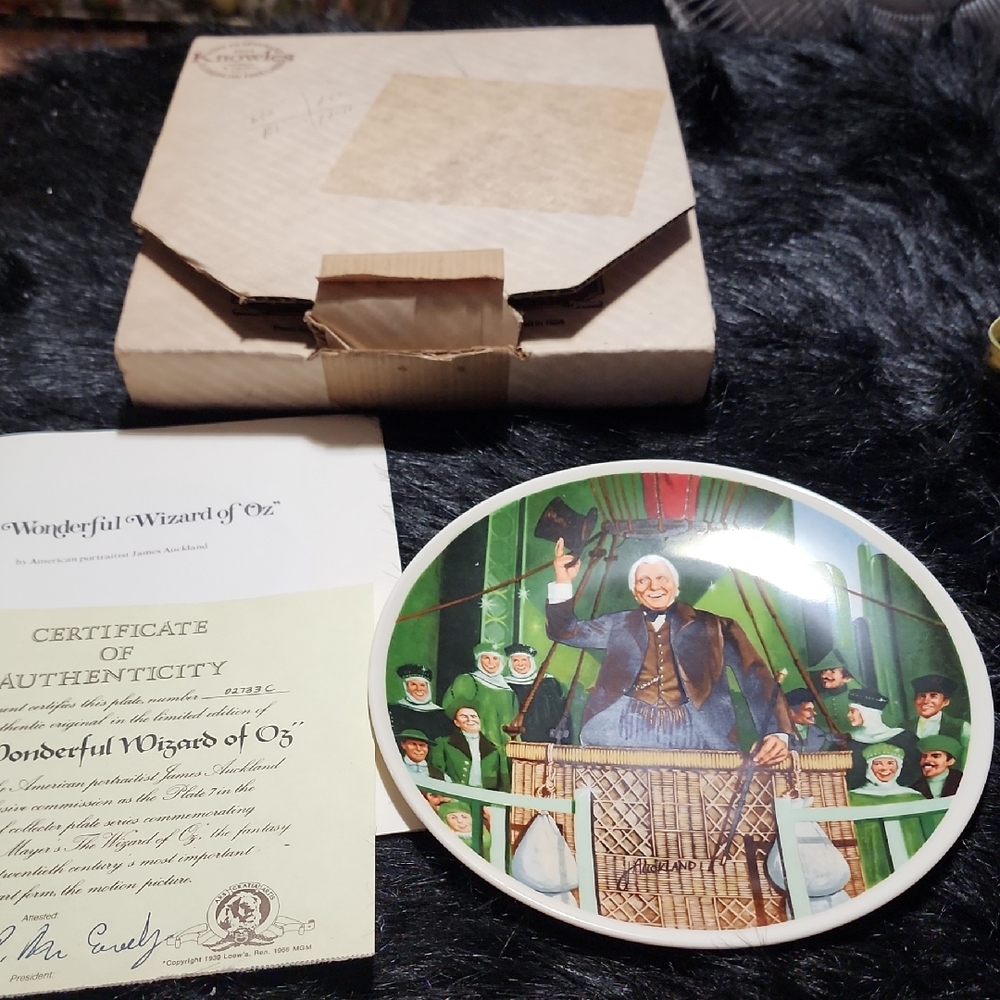 The Wonderful Wizard of Oz Collector's Plate. Copyright 1939
